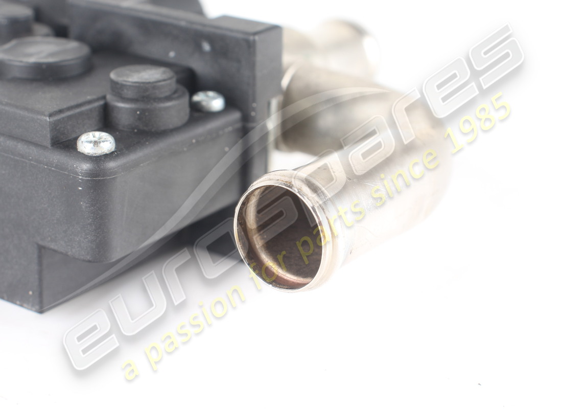 VÁLVULA TGK RH FERRARI USADA. NÚMERO DE PARTE 67635900 (5) válvula tgk rh ferrari usada. número de parte 67635900 (5)