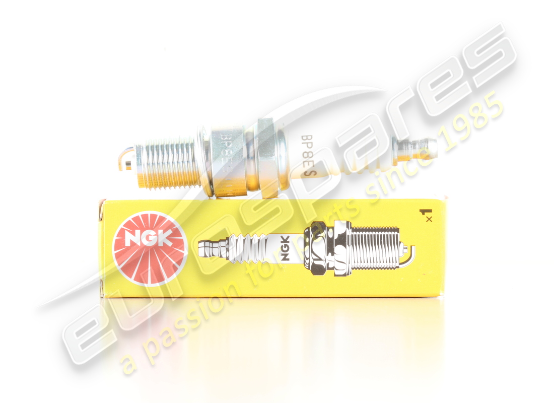 nueva bujía ngk. número de parte 100604 (2)