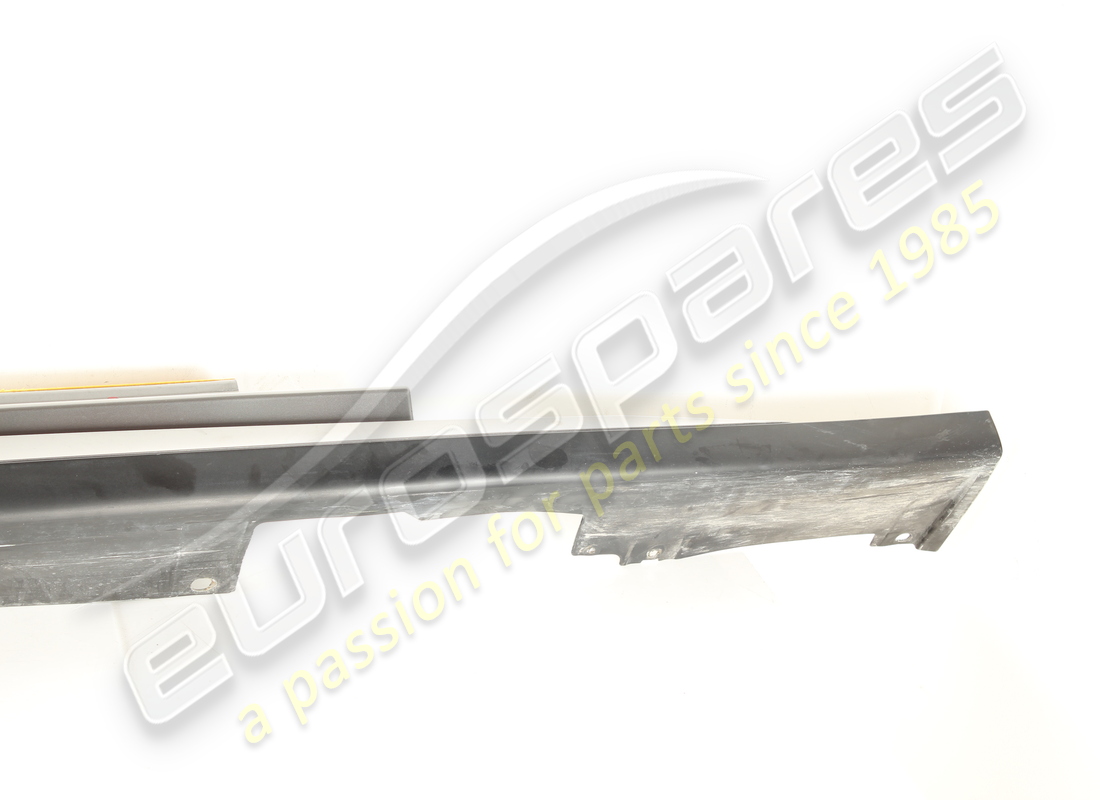 used ferrari rh sill trim lateral trim. part number 83314910 (3)