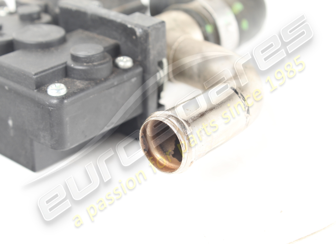 VÁLVULA TGK RH FERRARI USADA. NÚMERO DE PARTE 67635900 (3) válvula tgk rh ferrari usada. número de parte 67635900 (3)