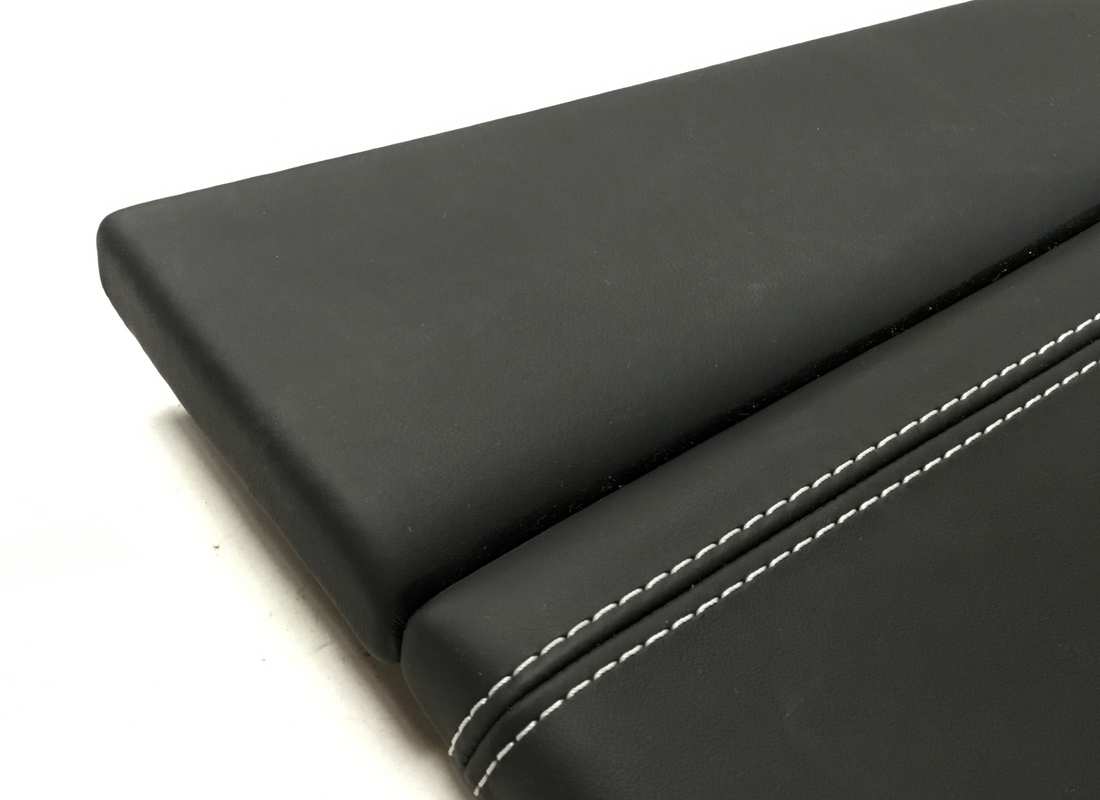 paneles de puertas izquierdo y derecho eurospares ferrari 488 usados (cuero negro y costuras blancas). número de parte eap1374247 (2)
