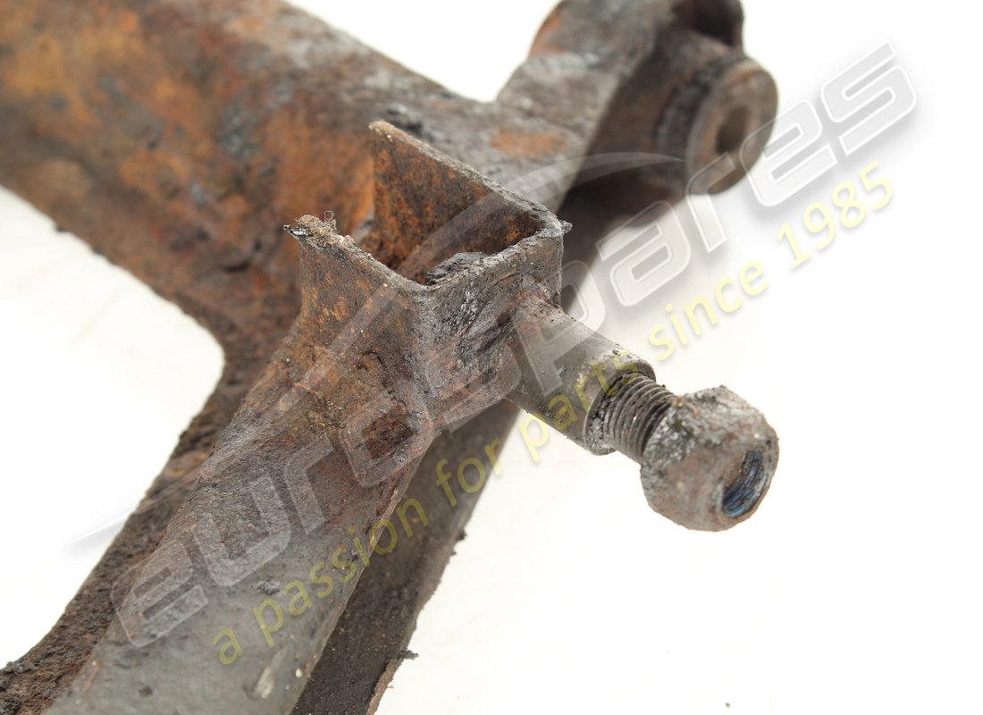 palanca inferior de suspensión trasera derecha usada ferrari. número de pieza 117805 (2)