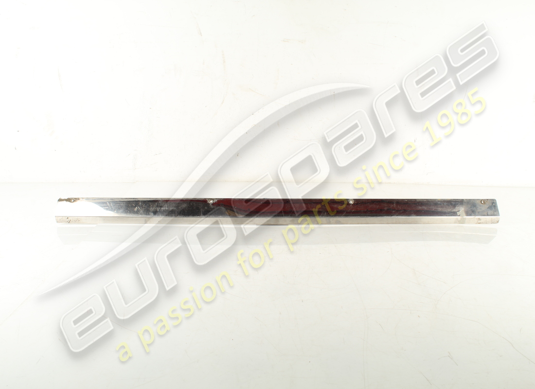 moldura ferrari usada. número de parte 2556487208 (1)