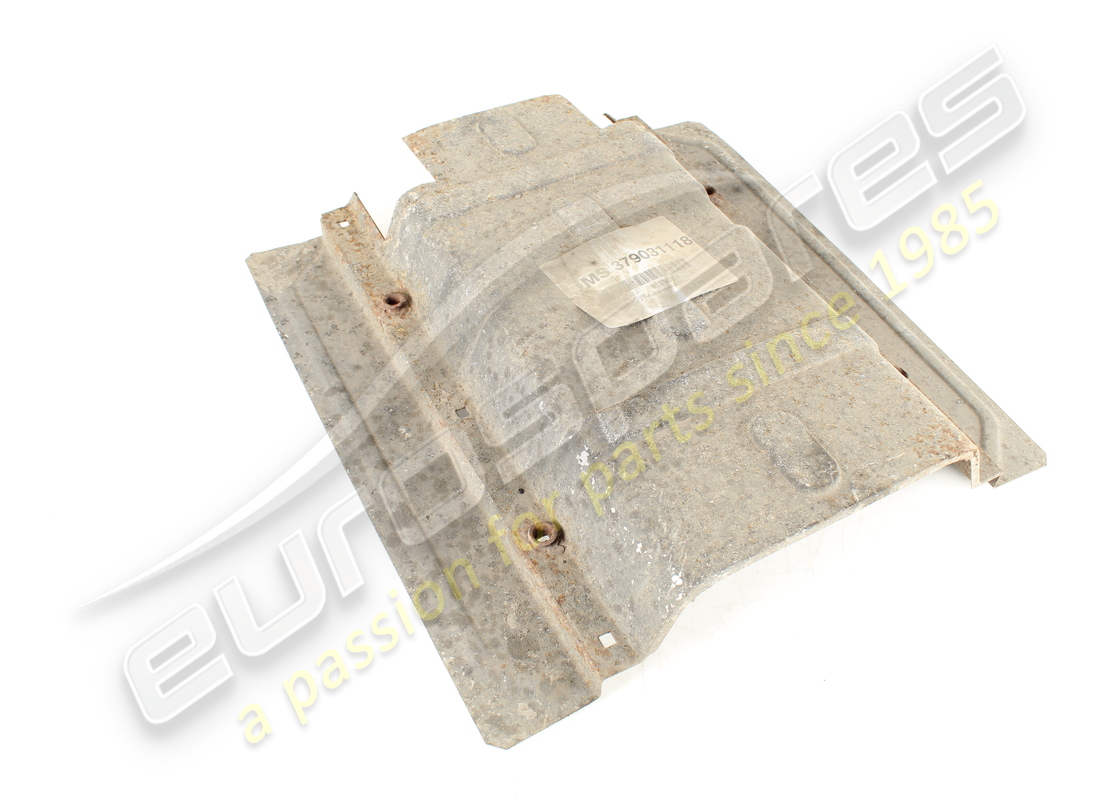 USADO Maserati PROTECCIÓN TRASERA DERECHA 8 CILINDRO. NÚMERO DE PIEZA 379031118 (1)