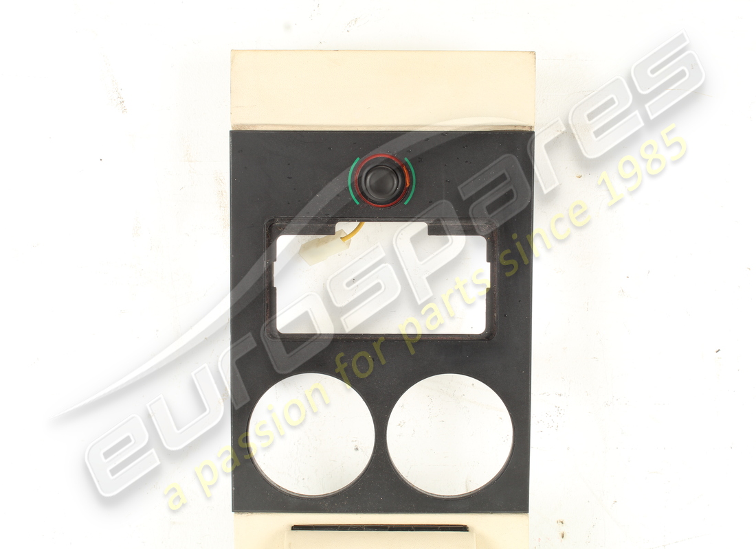 PLACA DE EMBELLECEDOR DE CONSOLA TRASERA FERRARI USADA. NÚMERO DE PARTE 61058000 (2) placa de embellecedor de consola trasera ferrari usada. número de parte 61058000 (2)