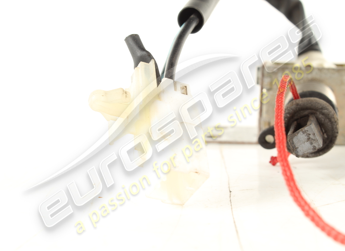 actuador maserati usado. número de parte 383300195 (3)