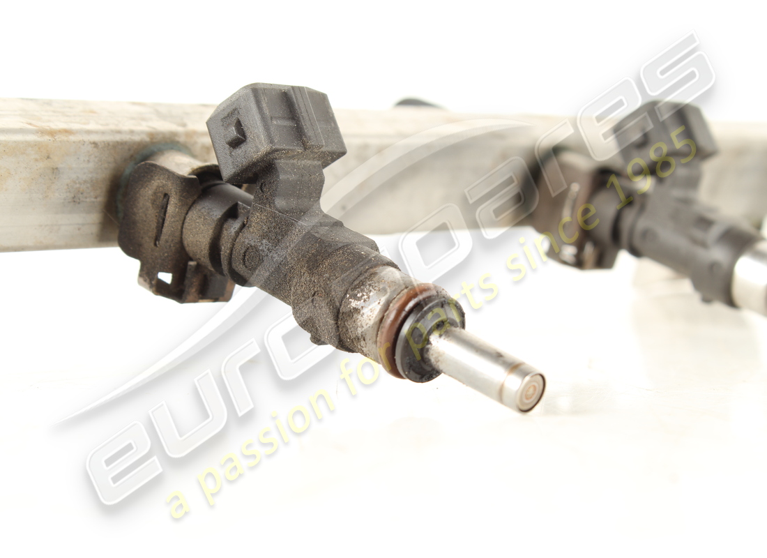 TUBO DE COMBUSTIBLE MASERATI USADO CON INYECTORES. NÚMERO DE PARTE 215337 (2) tubo de combustible maserati usado con inyectores. número de parte 215337 (2)