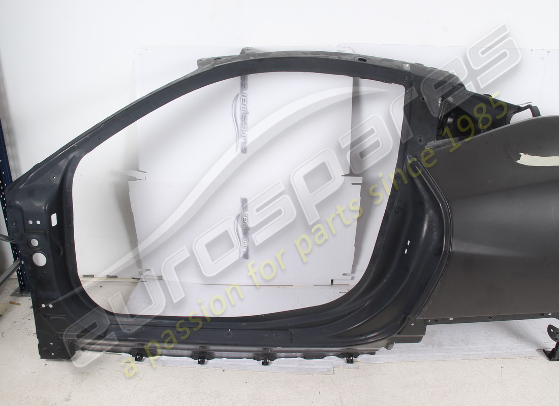 NUEVO (OTRO) FERRARI FLANCO IZQUIERDO. NÚMERO DE PARTE 81288211 (2) nuevo (otro) ferrari flanco izquierdo. número de parte 81288211 (2)