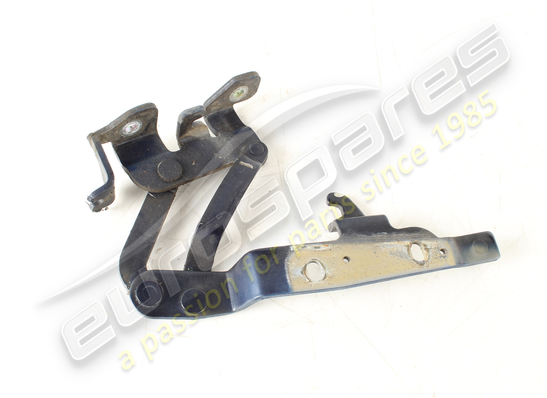 BISAGRA DERECHA DE LA TAPA DELANTERA Maserati USADA. NÚMERO DE PIEZA 81082600 (1)