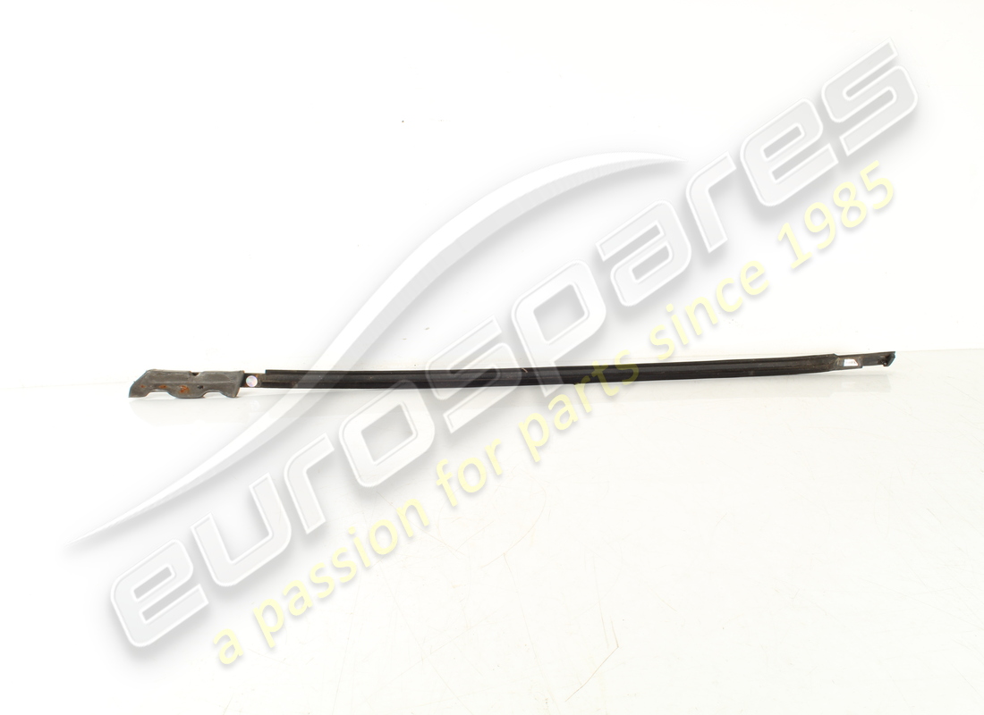 USED MASERATI RH LOWER FRONT MOULDING. PART NUMBER 68473100 (3) used maserati rh lower front moulding. part number 68473100 (3)