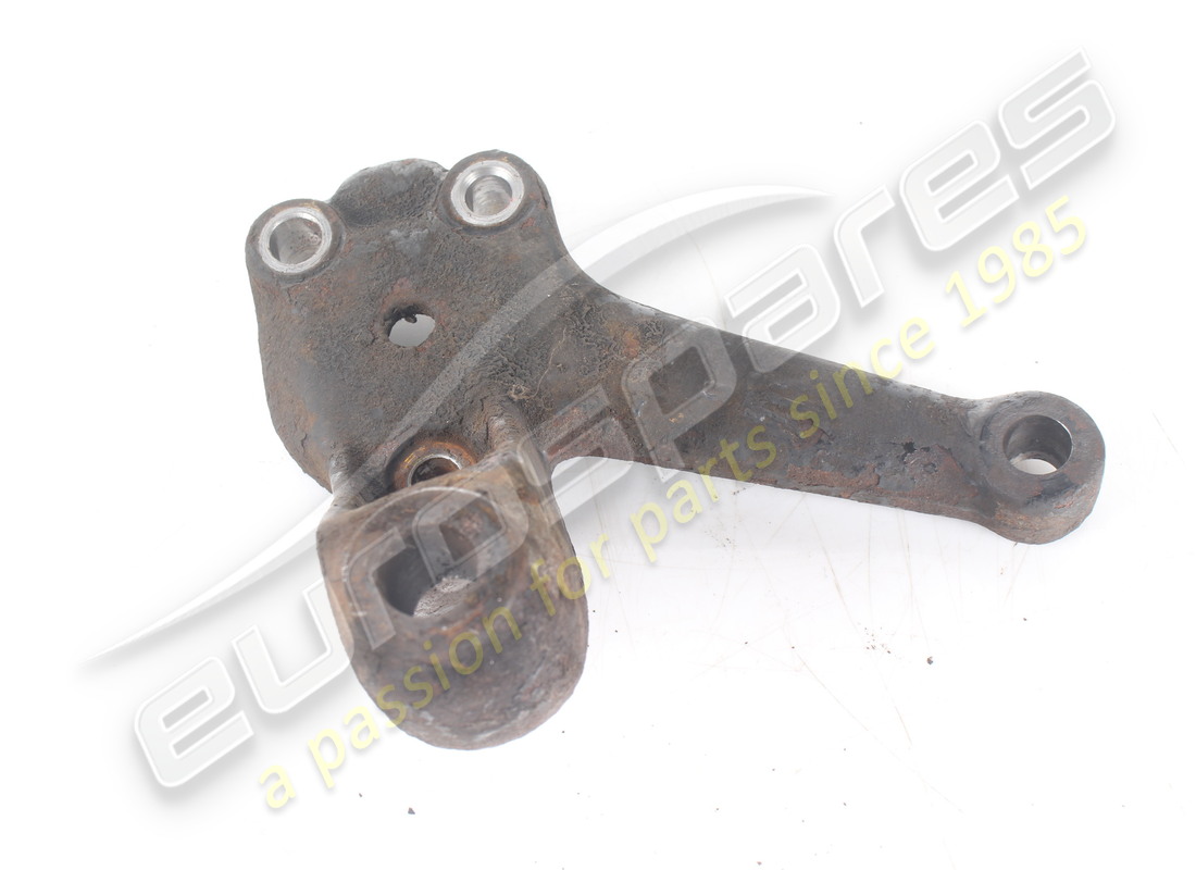 ACOPLAMIENTO DE BRAZO DERECHO USADO Maserati. NÚMERO DE PIEZA 366600306 (1)