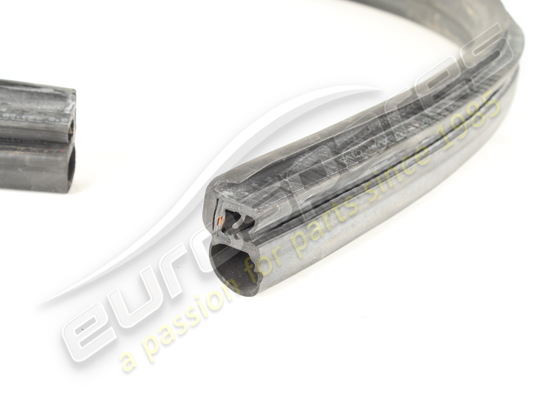 USADO FERRARI SELLO INFERIOR. NÚMERO DE PIEZA 83987400 (2) usado ferrari sello inferior. número de pieza 83987400 (2)