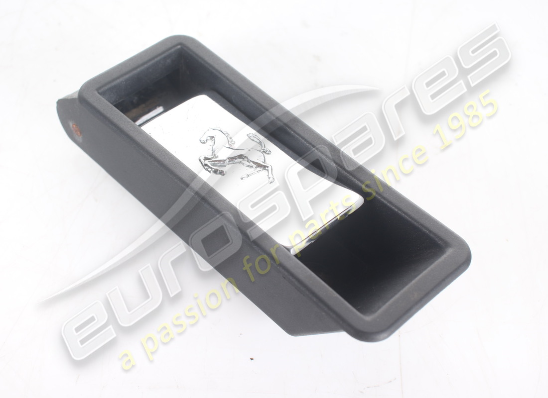 MANIJA DE LIBERACIÓN INTERNA DE LA BOTA DAÑADA Ferrari (MOTIVO DE CABALLO EN RELIEVE). NÚMERO DE PIEZA 63011800 (1)