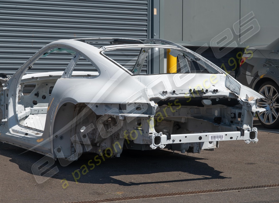 chasis trasero y paneles de cuarto usados porsche 992 gt3. número de pieza eap1510496 (2)