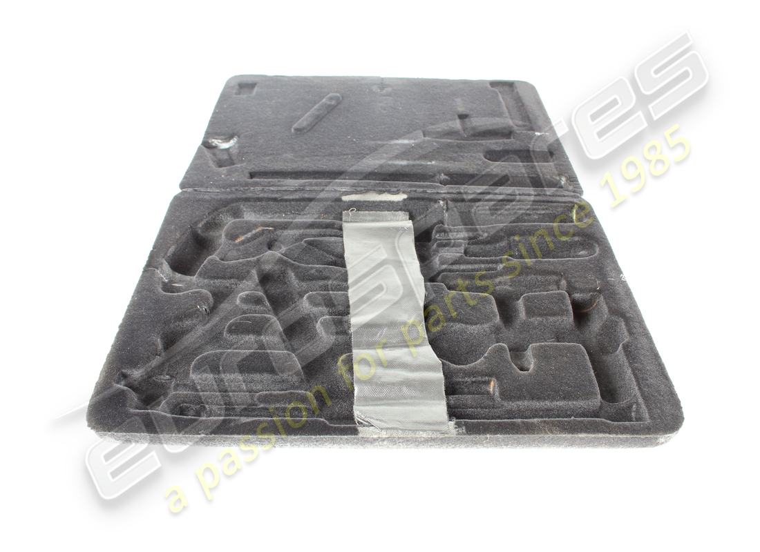 caja de herramientas usada maserati. número de pieza 379800309 (1)