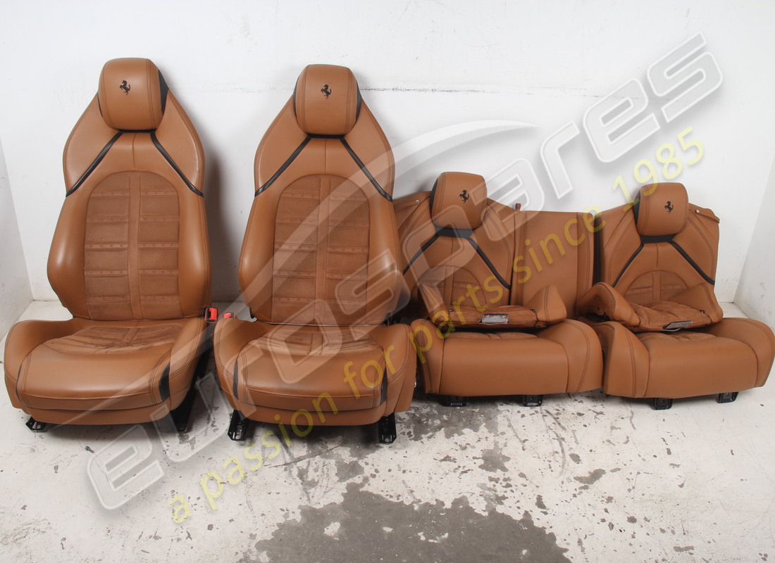 USADO Ferrari JUEGO DE ASIENTOS COMPLETO EN CUERO Y ALCANTARA. NÚMERO DE PIEZA EAP1723564 (1)