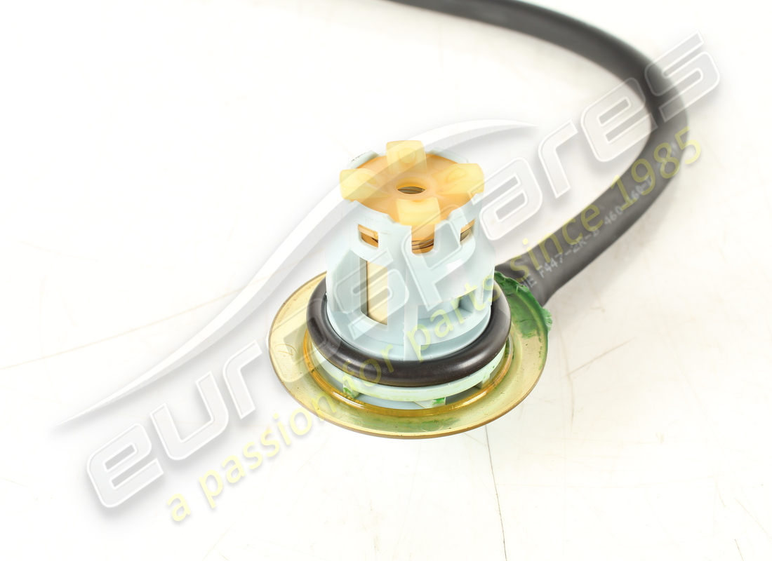 VÁLVULA DE VENTILACIÓN CON TUBO USADA MASERATI. NÚMERO DE PIEZA 192100 (3) válvula de ventilación con tubo usada maserati. número de pieza 192100 (3)