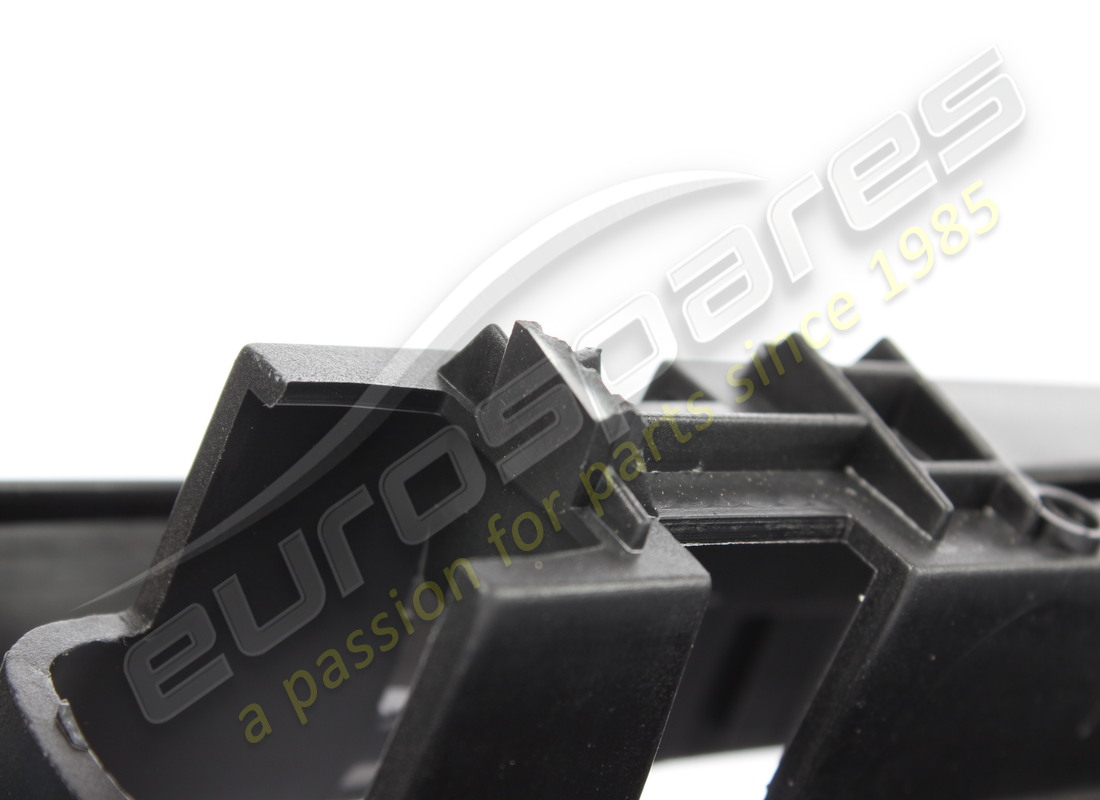moldura del lateral dañada porsche negra. número de pieza 992863426c1e0 (4)