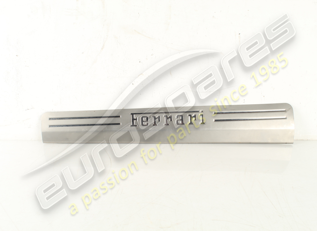 PLACA DE RACOR DERECHA Ferrari USADA. NÚMERO DE PARTE 81361800 (1)