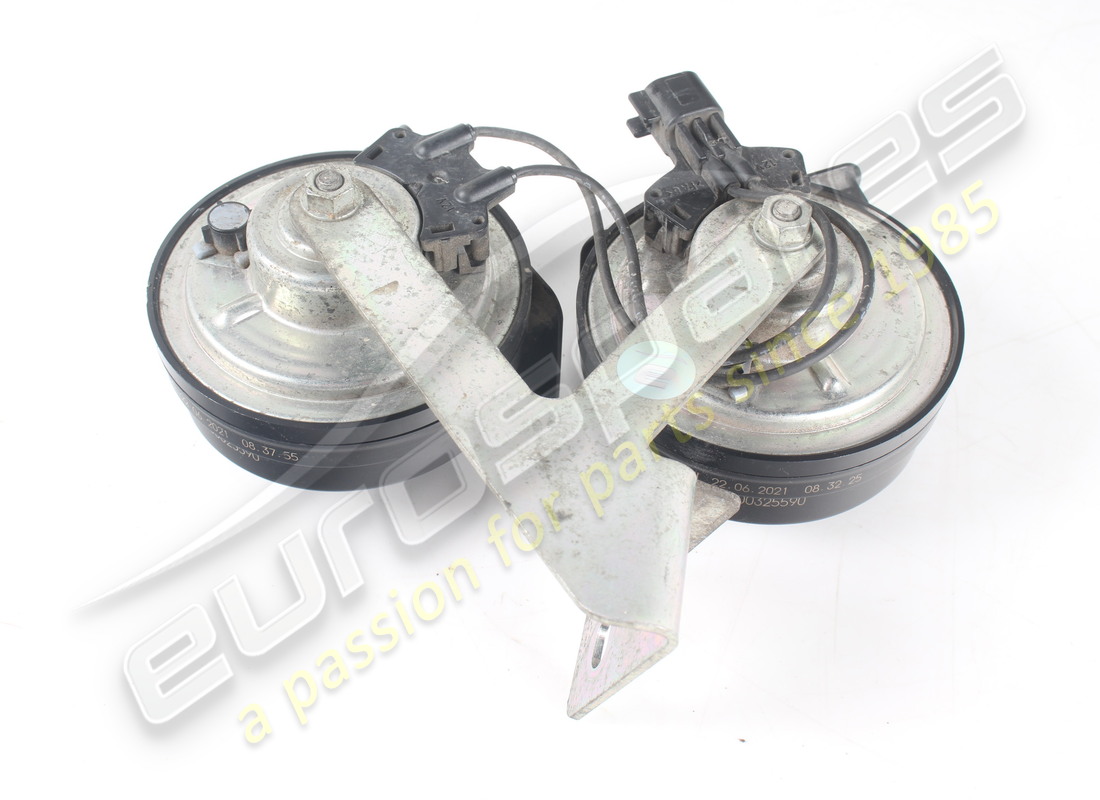 bocina usada ferrari completa con soporte. número de pieza 325590 (3)
