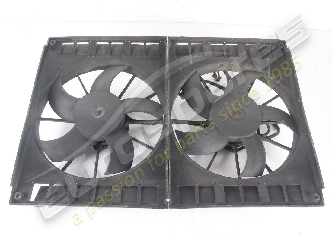 VENTILADOR ELÉCTRICO USADO Maserati. NÚMERO DE PIEZA 373330105 (1)