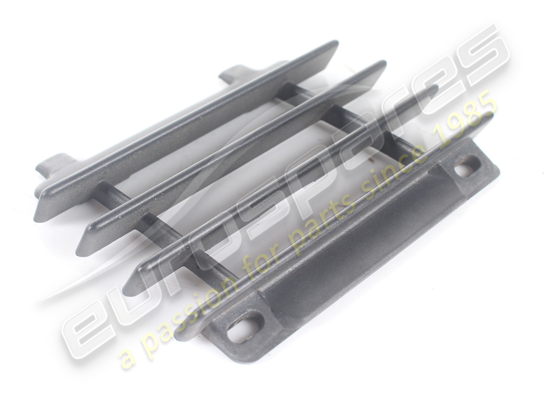 used maserati rear hook grill 4p90. part number 376300648 (1)