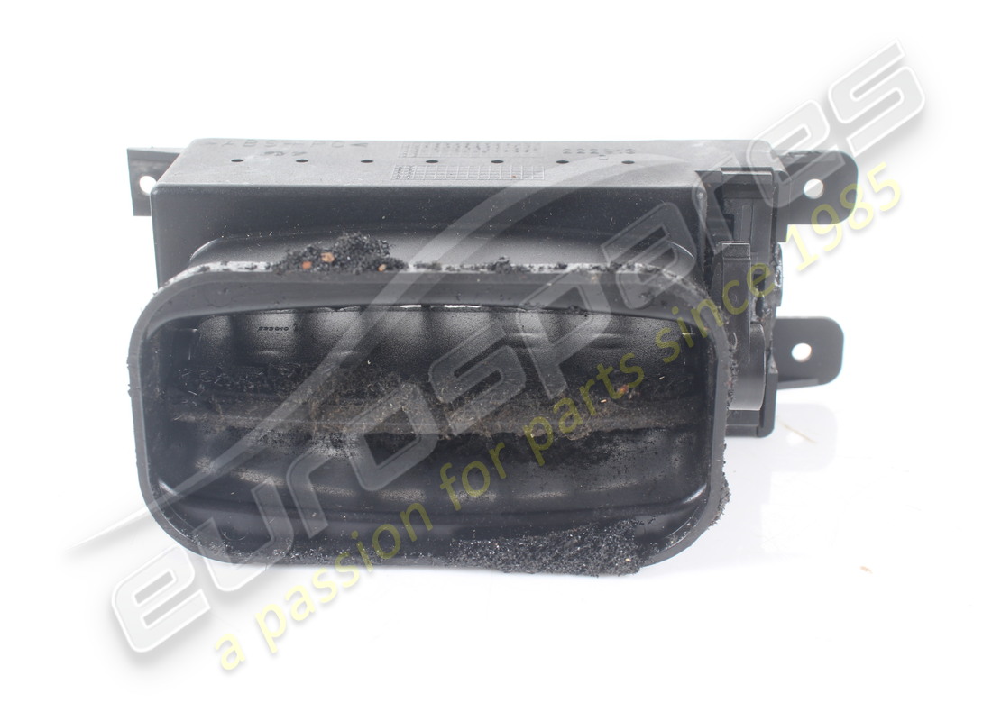 used maserati rh diffuser. part number 365500014 (4)