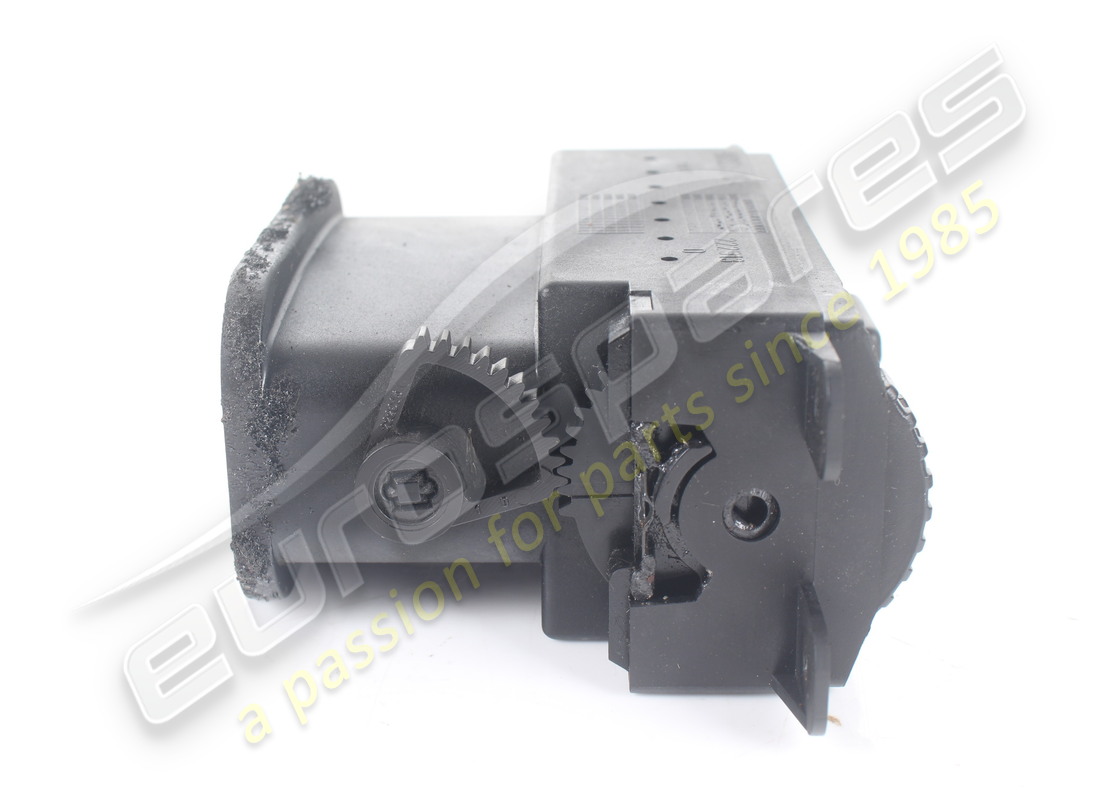 used maserati rh diffuser. part number 365500014 (5)