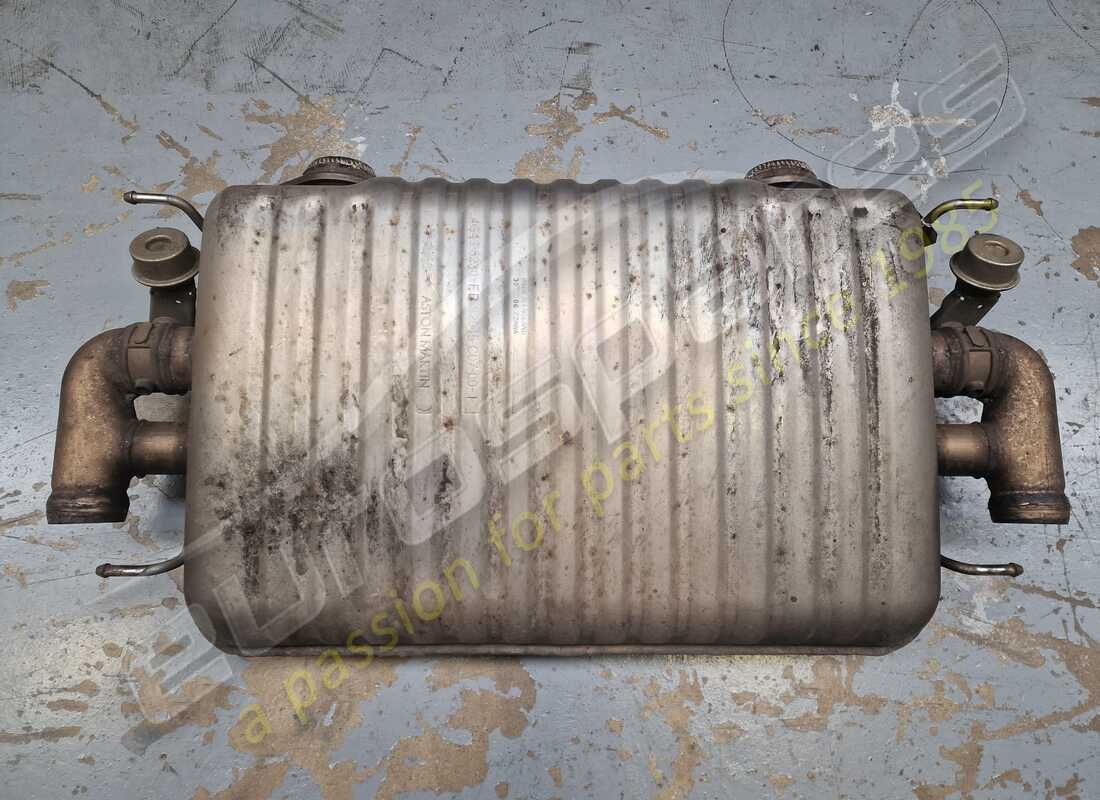 conjunto de válvula de desviación y silenciador aston martin usado. número de parte 4g435230fc (1)