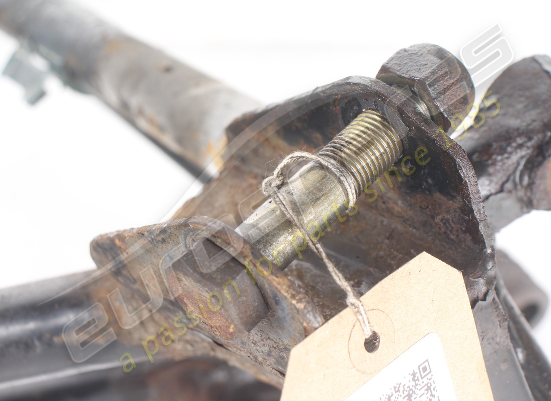 BRAZO DE SUSPENSIÓN TRASERA DERECHO USADO MASERATI. NÚMERO DE PIEZA 377000102 (7) brazo de suspensión trasera derecho usado maserati. número de pieza 377000102 (7)