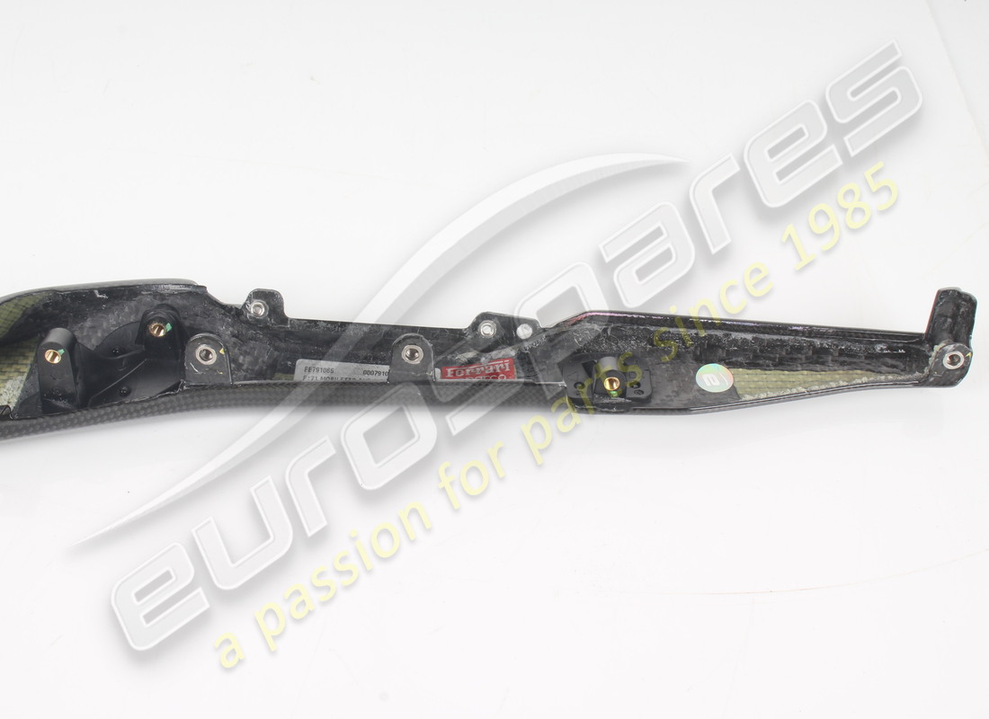 USADO FERRARI MOBILETTO ANT. SUP.DX CARBONO. NÚMERO DE PARTE 791066 (6) usado ferrari mobiletto ant. sup.dx carbono. número de parte 791066 (6)