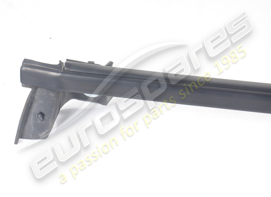 used maserati front rh window weather gask. part number 67820200 (5)