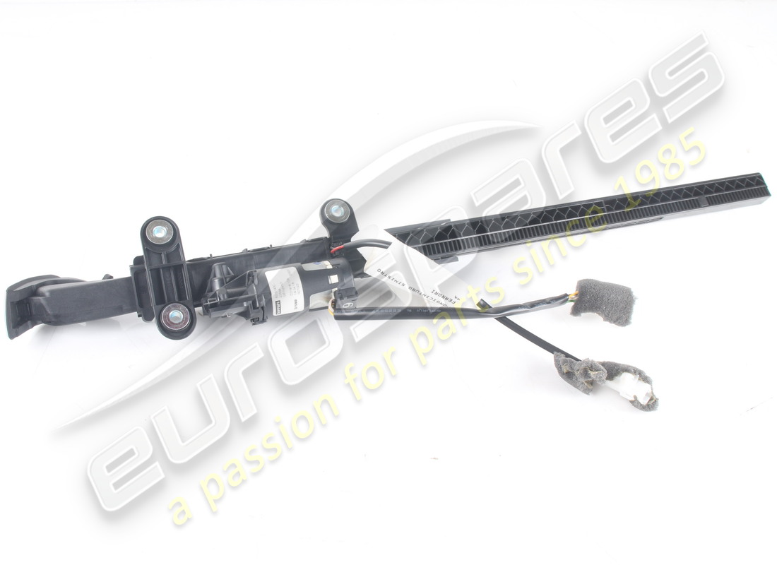 EXTENSOR DE CORREA IZQUIERDO FERRARI USADO. NÚMERO DE PIEZA 82251900 (4) extensor de correa izquierdo ferrari usado. número de pieza 82251900 (4)