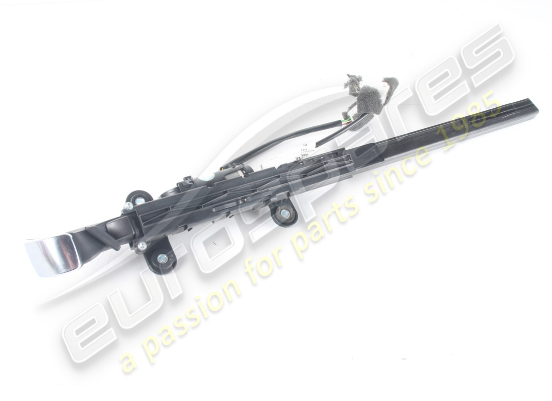 EXTENSOR DE CORREA IZQUIERDO Ferrari USADO. NÚMERO DE PIEZA 82251900 (1) EXTENSOR DE CORREA IZQUIERDO Ferrari USADO. NÚMERO DE PIEZA 82251900 (1)