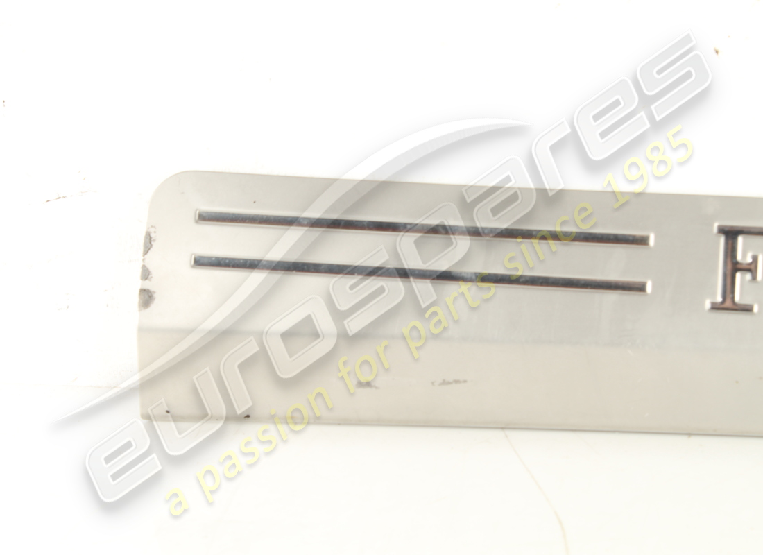 PLACA DE PROTECCIÓN IZQUIERDA Ferrari USADA. NÚMERO DE PARTE 81362300 (1)