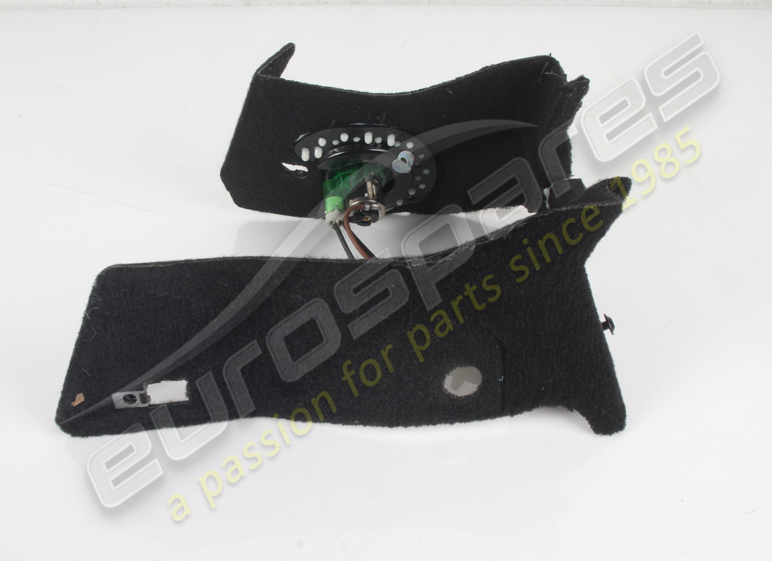 USADO FERRARI MOLDURA DE TÚNEL DELANTERO INFERIOR COMPLETA. NÚMERO DE PIEZA 817413 (2) usado ferrari moldura de túnel delantero inferior completa. número de pieza 817413 (2)