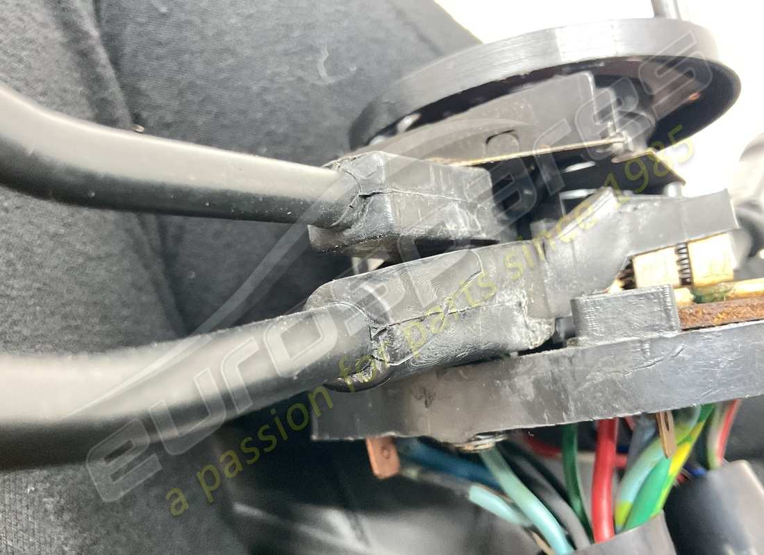 interruptor de columna ferrari dañado. número de parte 61838400 (4)