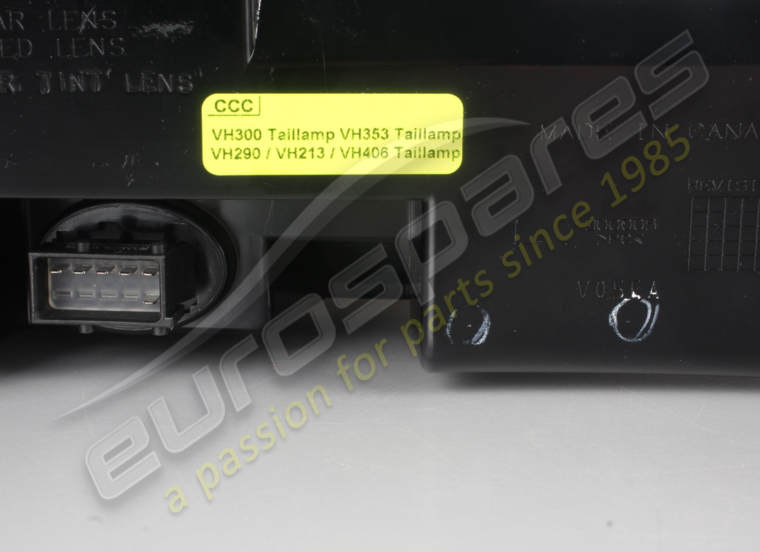 new aston martin left rear light (le mans clear). part number 8d333710141 (4)