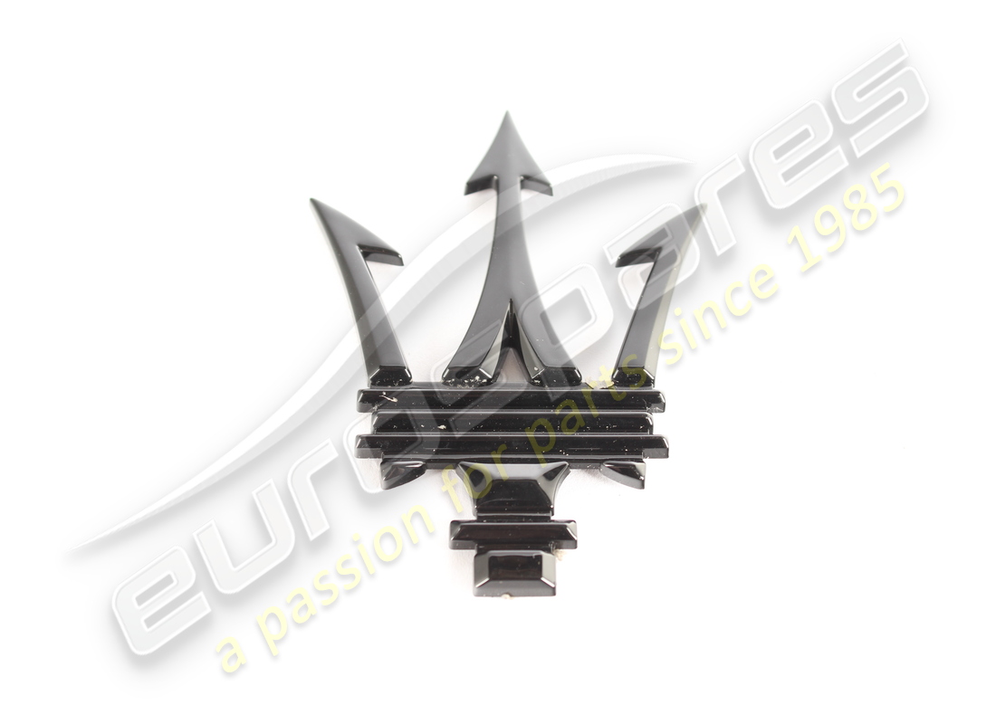 EMBLEMA LH MODENA USADO Maserati. NÚMERO DE PIEZA 670214090 (1)