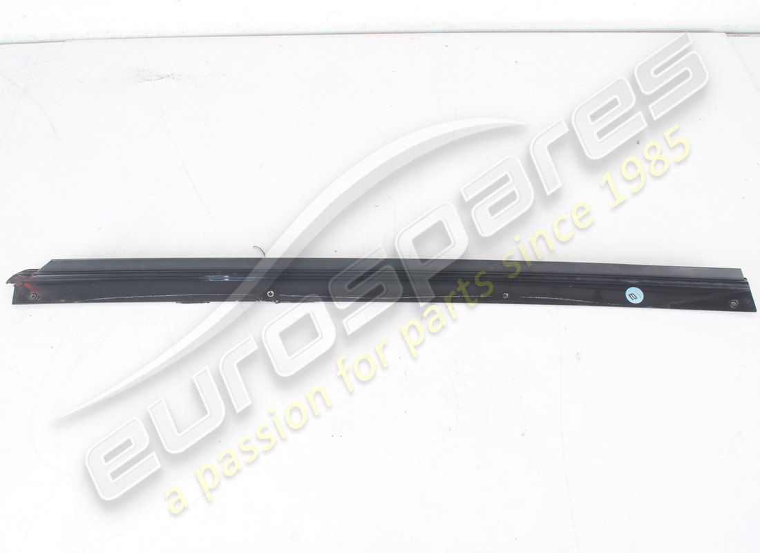 moldura gts ferrari izquierda usada. número de parte 60872600 (2)