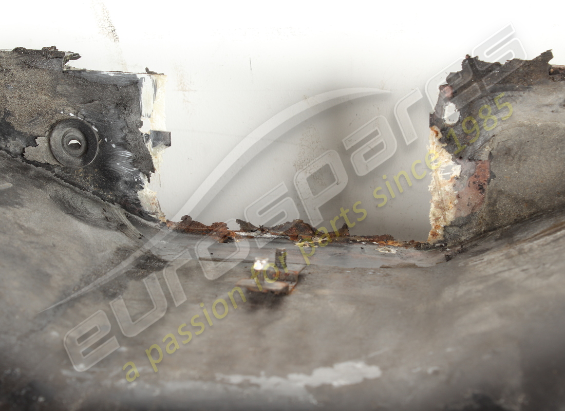 dañado ferrari panel de paso de rueda delantero derecho rhd número de pieza 65210600 (2)