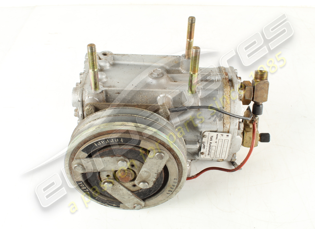 COMPRESOR DE A/C USADO Ferrari (TIPO ROSCADO). NÚMERO DE PIEZA 111222 (1)