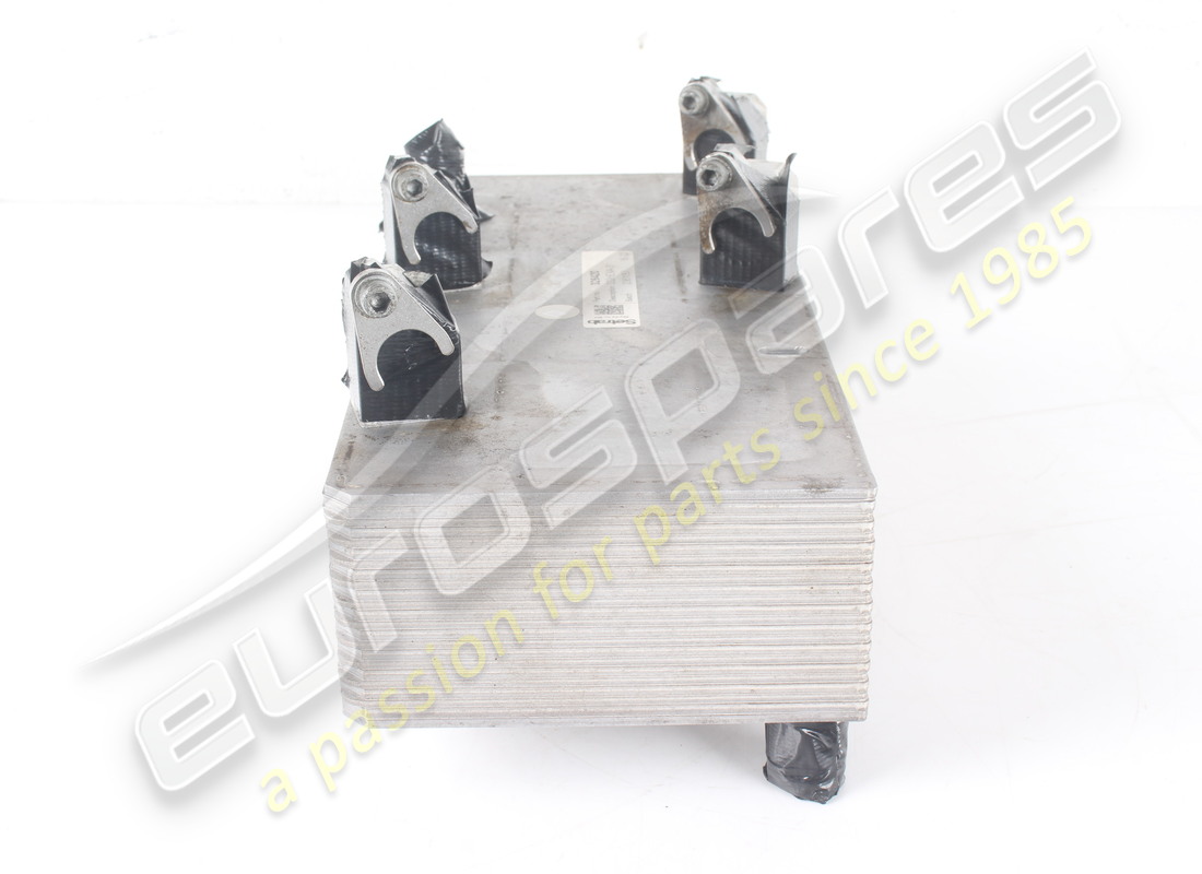 INTERCAMBIADOR DE CALOR DE ACEITE FERRARI USADO. NÚMERO DE PARTE 326420 (3) intercambiador de calor de aceite ferrari usado. número de parte 326420 (3)