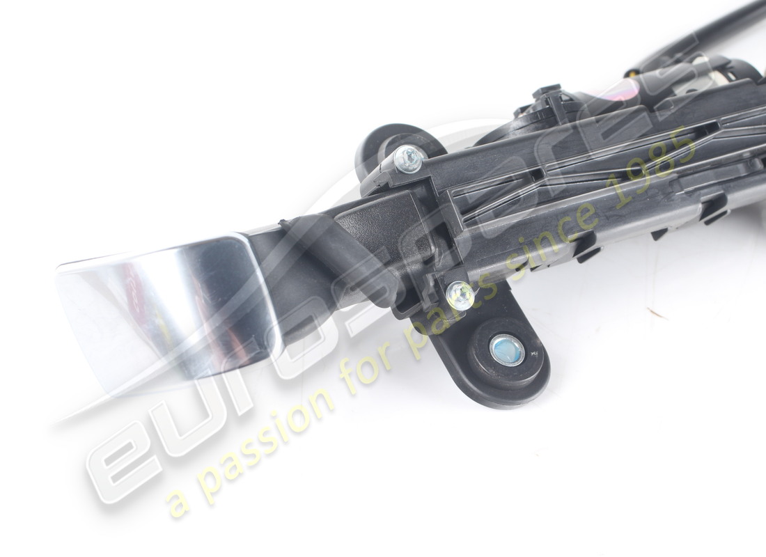 EXTENSOR DE CORREA IZQUIERDO FERRARI USADO. NÚMERO DE PIEZA 82251900 (2) extensor de correa izquierdo ferrari usado. número de pieza 82251900 (2)