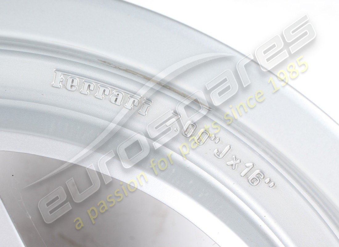 RUEDA DELANTERA USADA FERRARI 7JX16. NÚMERO DE PIEZA 137079 (3) rueda delantera usada ferrari 7jx16. número de pieza 137079 (3)