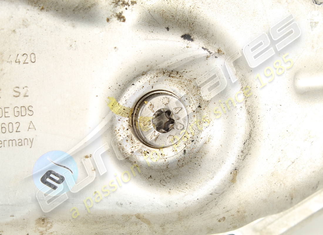 CÁRTER DE ACEITE USADO LAMBORGHINI CON ABERTURA PARA. NÚMERO DE PIEZA 0P2103602A (4) cárter de aceite usado lamborghini con abertura para. número de pieza 0p2103602a (4)