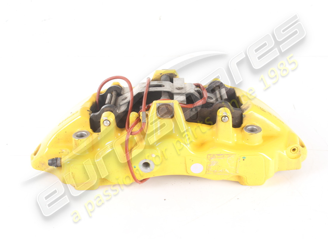 PINZA DELANTERA DERECHA FERRARI USADA CON PASTILLAS. NÚMERO DE PARTE 315568 (3) pinza delantera derecha ferrari usada con pastillas. número de parte 315568 (3)