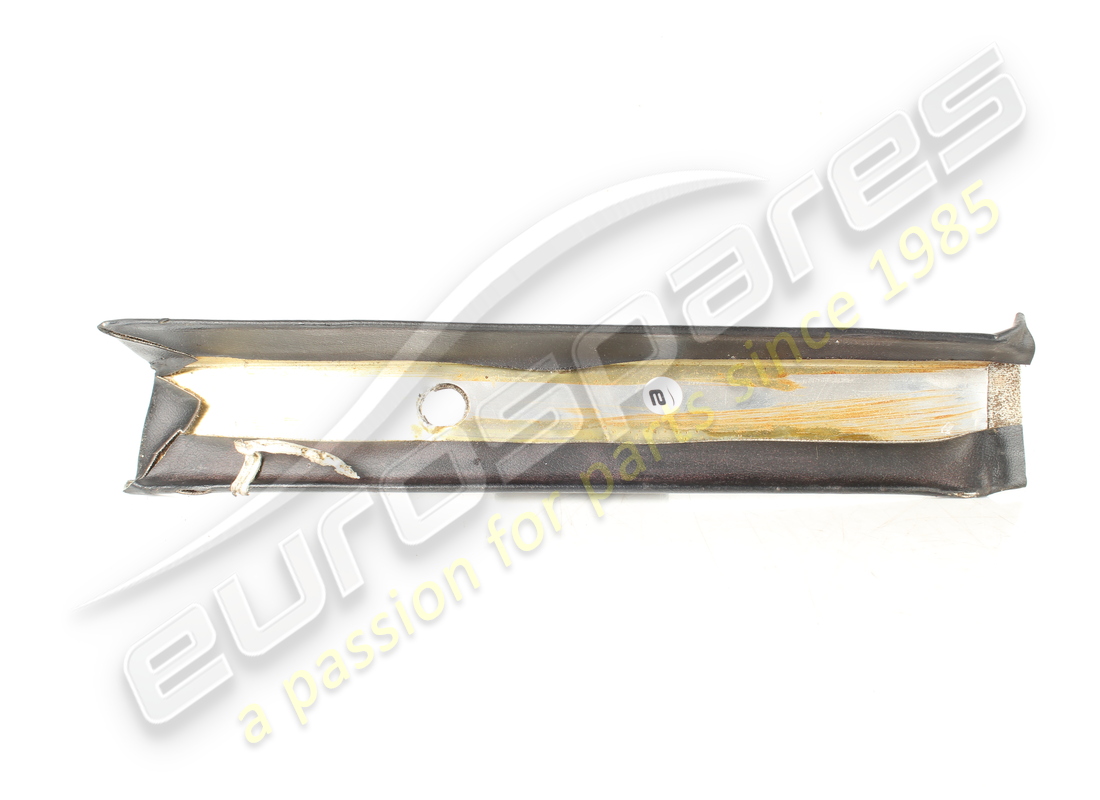 MOLDURA CENTRAL DERECHA Ferrari USADA. NÚMERO DE PIEZA 60686000 (1)