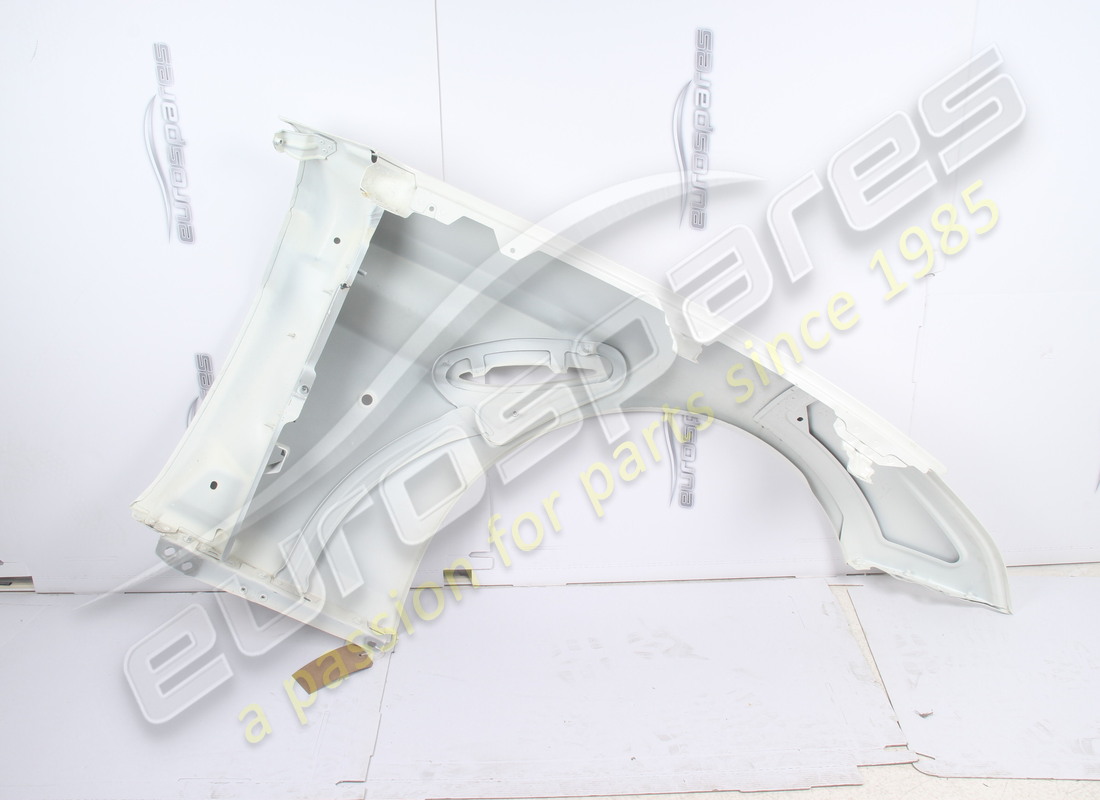 GUARDABARROS DELANTERO IZQUIERDO FERRARI USADO. NÚMERO DE PARTE 85036611 (2) guardabarros delantero izquierdo ferrari usado. número de parte 85036611 (2)