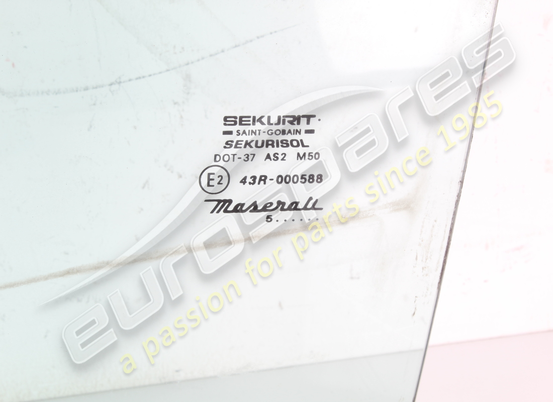 VENTANA DE PUERTA MÓVIL ATÉRMICA USADA MASERATI. NÚMERO DE PIEZA 377700329 (2) ventana de puerta móvil atérmica usada maserati. número de pieza 377700329 (2)